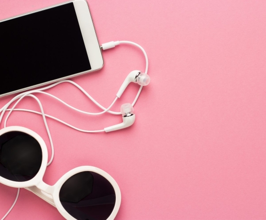 studio-shot-of-white-accessories-on-pink-back-7E4JTGC@2x